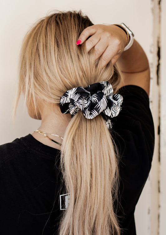 Tropical Delight Jumbo Scrunchie *Black*